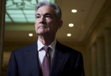 Ο Τραμπ λέει ότι δεν θα απομακρύνει τον πρόεδρο της Fed πριν τη λήξη της θητείας του το 2026