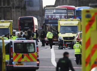 Βρετανία: Η αστυνομία λέει ότι μπορεί να σκότωσε κατά λάθος ένα από τα θύματα της επίθεσης στο Μάντσεστερ