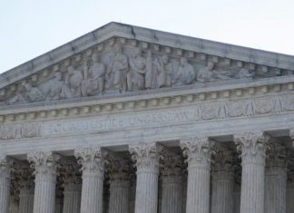 Δικαστής των ΗΠΑ διατάσσει την κυβέρνηση Τραμπ να φέρει πίσω στη χώρα 137 υπηκόους Βενεζουέλας που απέλασε