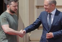 Αιφνιδιαστική επίσκεψη Σολτς στο Κίεβο – Συνομιλίες με Ζελένσκι