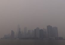 Ο Καναδάς καίγεται, οι ΗΠΑ πνίγονται από τους καπνούς – Πορτοκαλί αιθαλομίχλη στη Νέα Υόρκη