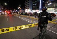 Ισημερινός: 6 νεκροί σε έφοδο ενόπλων σε πλαζ