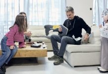 Με μια οικογένεια που ωφελήθηκε από το πρόγραμμα «Σπίτι μου», συναντήθηκε ο Κ. Μητσοτάκης