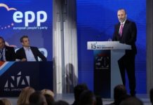 15ο Συνέδριο ΝΔ – Βέμπερ σε Μητσοτάκη: Πάντα στεκόσουν απέναντι στον Ερντογάν