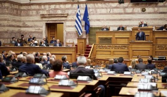 Αντιπαράθεση Μητσοτάκη-Ανδρουλάκη στη βουλή για την τιμή του ρεύματος