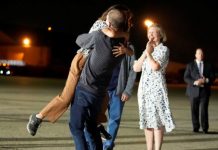 Μπάιντεν και Χάρις υποδέχθηκαν στις ΗΠΑ κρατούμενους που ανταλλάχθηκαν με τη Ρωσία