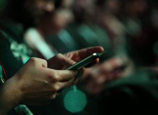 ΕΚΠΟΙΖΩ: Ανάγκη προστασίας των παιδιών από το μάρκετινγκ των influencers