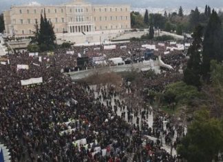 Συγκέντρωση για τα Τέμπη στο Σύνταγμα: 128 προσαγωγές και 3 συλλήψεις
