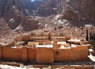 Στην ενθρόνιση του νέου Αρχιεπισκόπου Σινά, Μητσοτάκης και Ζαχαράκη