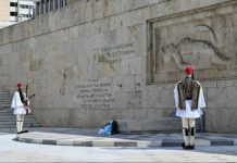 ΥΠΕΘΑ: Δεν θα επιτρέψουμε την υποβάθμιση του Άγνωστου Στρατιώτη