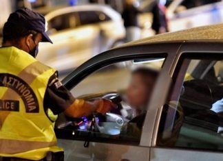 Επίσκεψη Μητσοτάκη σε σημείο διενέργειας αλκοτέστ στην Αττική