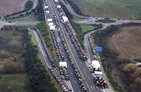 “Όχι” λένε οι αγρότες σε συνάντηση με Μητσοτάκη – Παραμένουν στα μπλόκα και αποστέλλουν τα αιτήματά τους στην κυβέρνηση