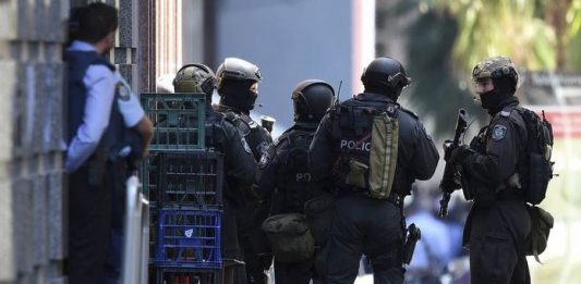 Σίδνεϊ: 16 νεκροί από επίθεση ενόπλων σε εκδήλωση Εβραίων στην παραλία Bondi